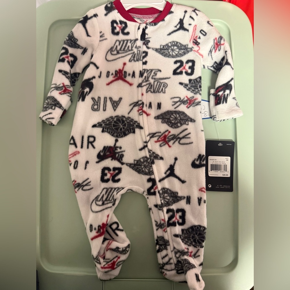 Nike baby footed fleece pajama size 3 months
